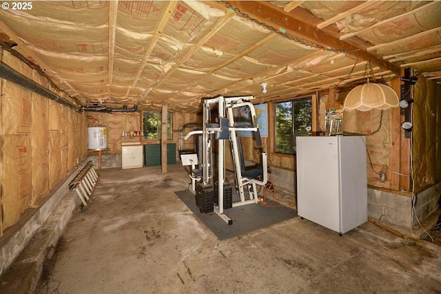 48395 High Leah Dr, Oakridge, OR 97463 - below grade area featuring freestanding refrigerator and electric water heater
