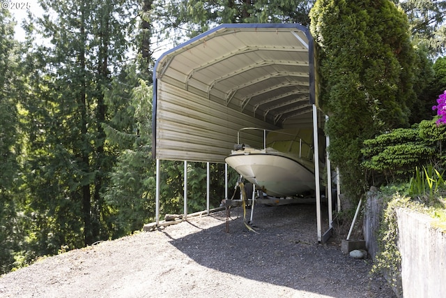 view of vehicle parking featuring a carport and gravel driveway