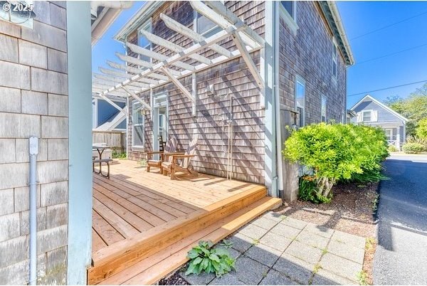 2752 SW Beach Ave, Lincoln City, OR 97367 - view of deck