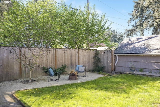 5835 NE 23rd Ave, Portland, OR 97211 - fenced backyard featuring a patio