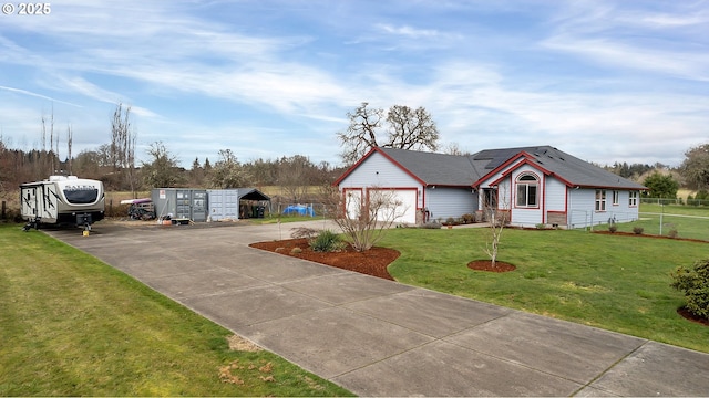 view of front of property featuring a front yard and driveway