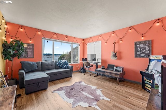 601 N Tomahawk Island Dr, Portland, OR 97217 - living area with wood finished floors