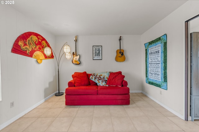 601 N Tomahawk Island Dr, Portland, OR 97217 - living area with baseboards