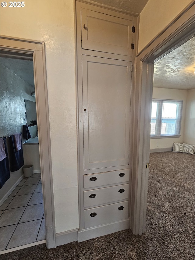 1760 W Broadway, Eugene, OR 97402 - detailed view of baseboards and carpet floors