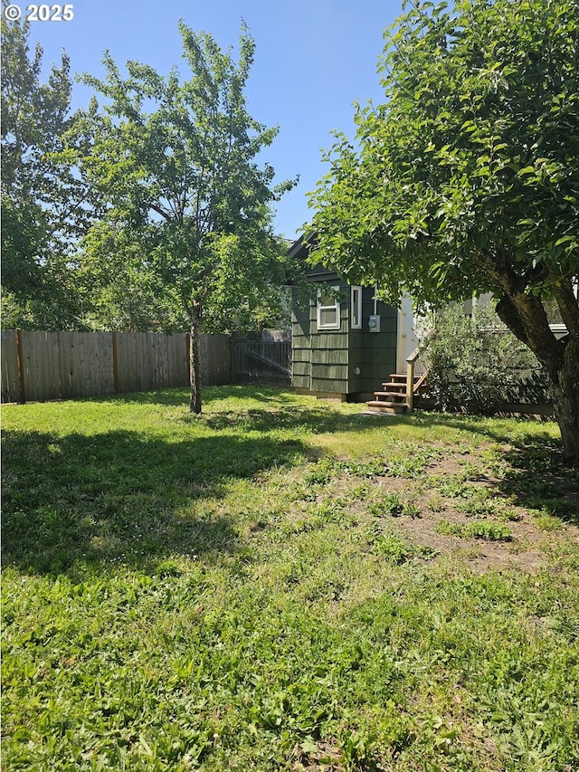 1760 W Broadway, Eugene, OR 97402 - view of yard
