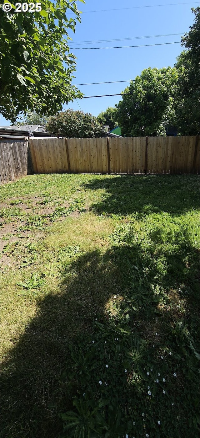 1760 W Broadway, Eugene, OR 97402 - view of yard