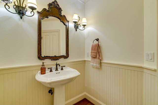 4054 Canal Woods Ct, Lake Oswego, OR 97034 - bathroom with wainscoting and a decorative wall