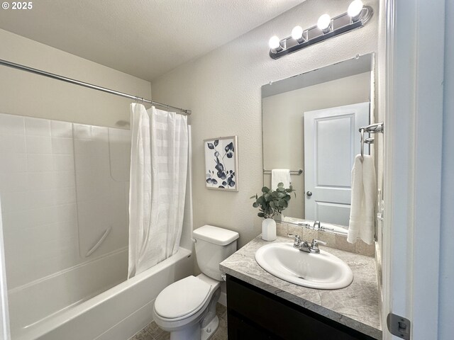 bathroom with a textured ceiling, a textured wall, toilet, vanity, and shower / bath combo with shower curtain