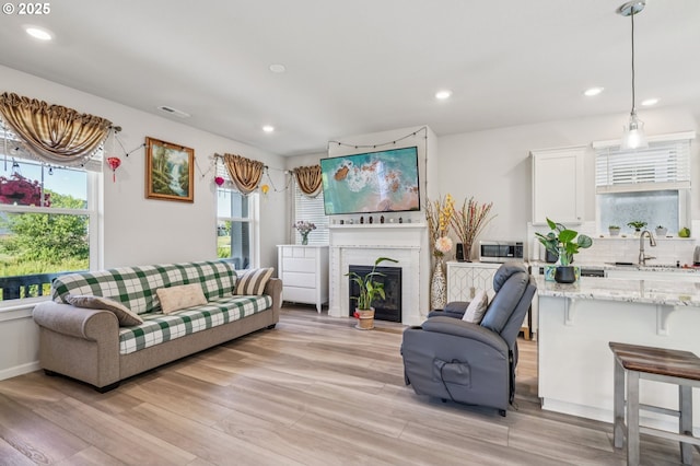 7623 SE Roaring Ln, Hillsboro, OR 97123 - living area featuring light wood-style flooring, recessed lighting, and a fireplace
