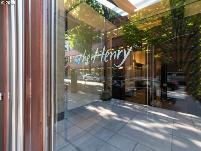 1025 NW Couch St Unit 1415, Portland, OR 97209 - property entrance with a balcony