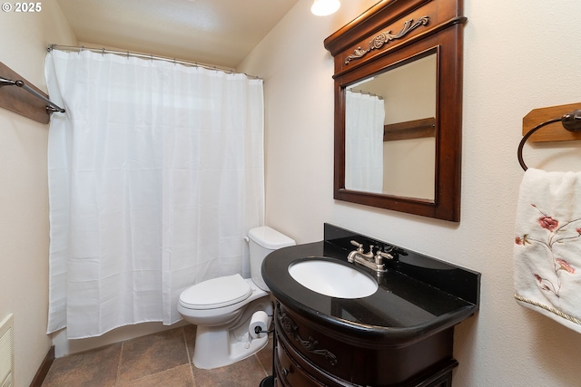 145343 Birchwood Dr, La Pine, OR 97739 - full bath featuring toilet, vanity, and curtained shower