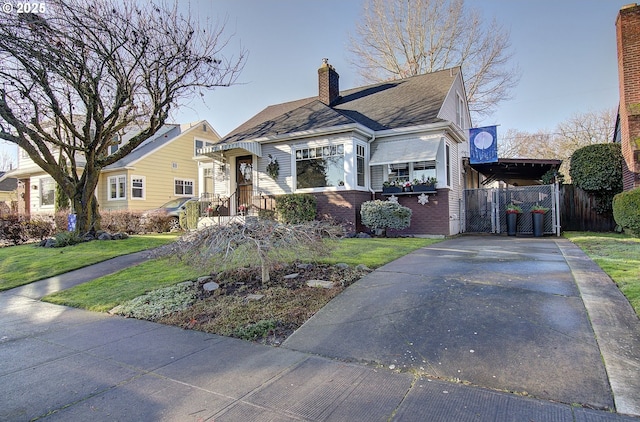 view of front of property with a front yard