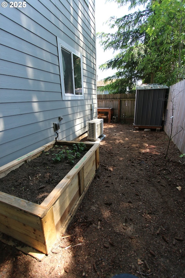 611 SE 142nd Ave Unit B, Portland, OR 97233 - fenced backyard featuring central AC