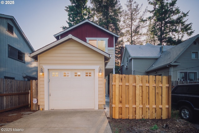 7942 N Hurst Ave, Portland, OR 97203 - view of front of home with driveway