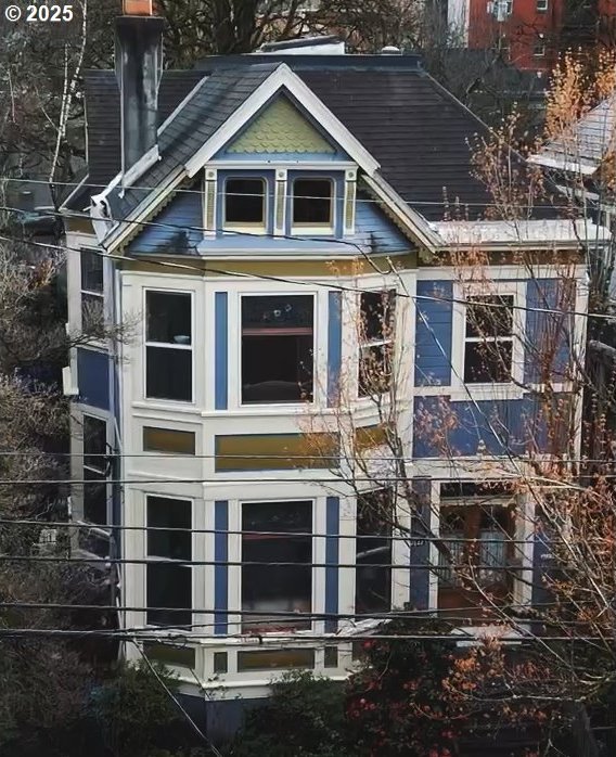2122 NW Everett St, Portland, OR 97210 - view of front of house featuring a chimney
