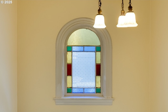 2122 NW Everett St, Portland, OR 97210 - detailed view of arched walkways
