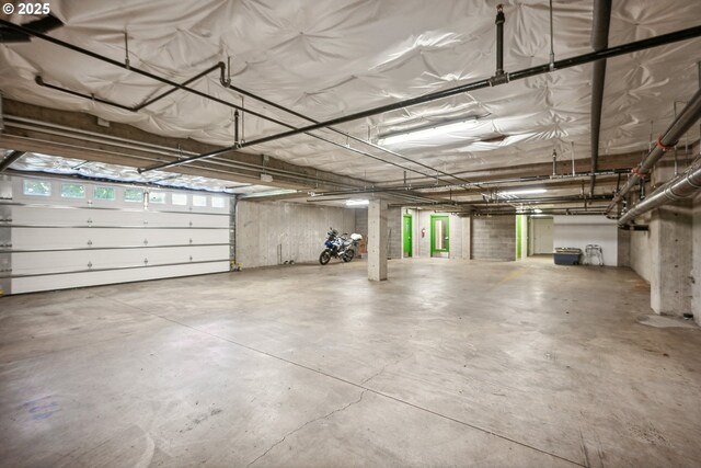 109 SW Gibbs St, Portland, OR 97239 - view of garage