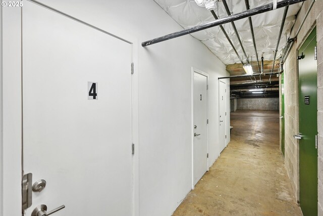 109 SW Gibbs St, Portland, OR 97239 - hall featuring concrete floors