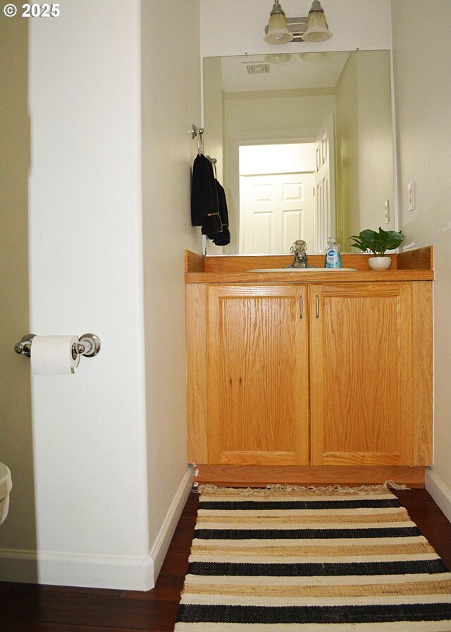 bedroom featuring carpet, a textured ceiling, and a closet