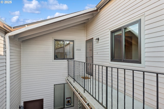 exterior space featuring a balcony