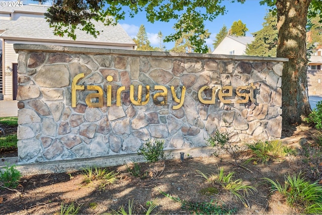 view of community / neighborhood sign