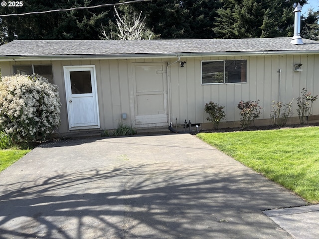 11623 Broadacres Rd NE, Hubbard, OR 97032 - view of front of house featuring board and batten siding, roof with shingles, entry steps, and a front lawn