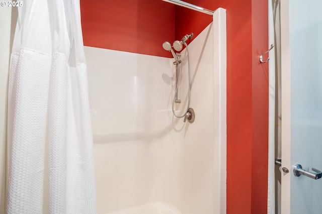1455 N Killingsworth St Unit 201, Portland, OR 97217 - bathroom with curtained shower