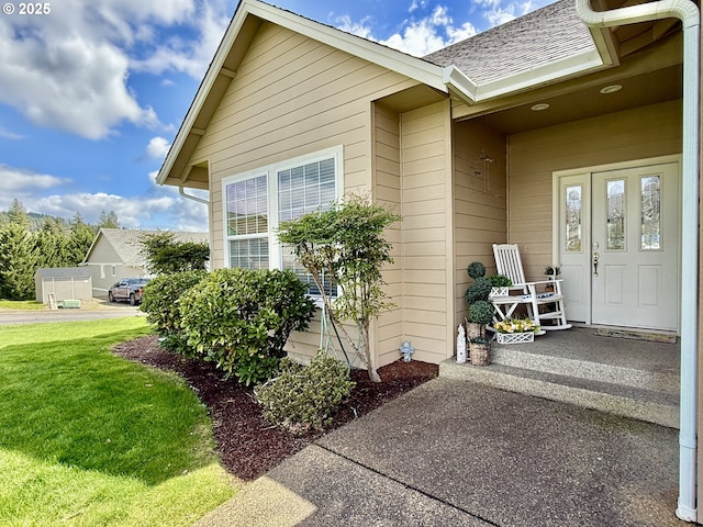 1922 Kapela Ct, Sutherlin, OR 97479 - view of property exterior featuring a shingled roof and a yard