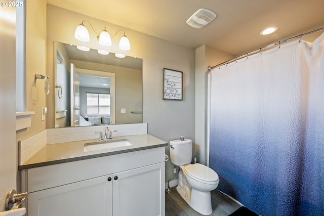 7220 SE Night Hawk Ct, Prineville, OR 97754 - full bath with visible vents, toilet, connected bathroom, vanity, and wood finished floors