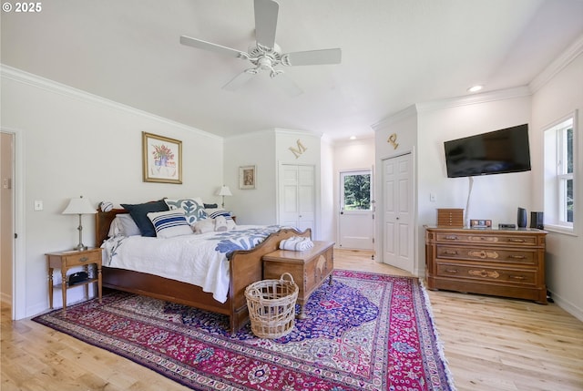 bedroom featuring ceiling fan, light hardwood / wood-style floors, a closet, and ornamental molding