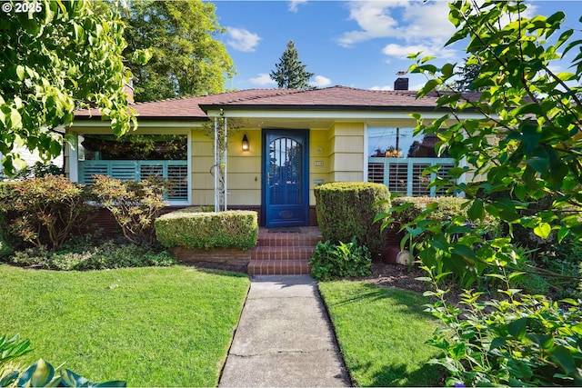 316 E 27th St, Vancouver, WA 98663 - bungalow-style house with a front yard and a chimney