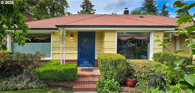 316 E 27th St, Vancouver, WA 98663 - view of front of property with a chimney