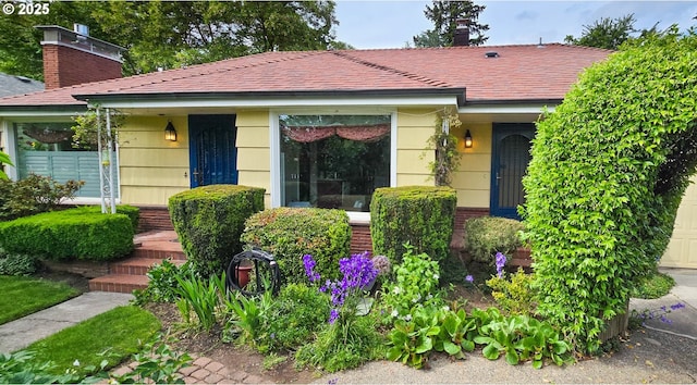 316 E 27th St, Vancouver, WA 98663 - view of front facade featuring a chimney