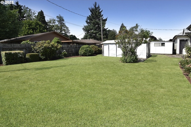210 Holeman Ave, Eugene, OR 97404 - view of yard
