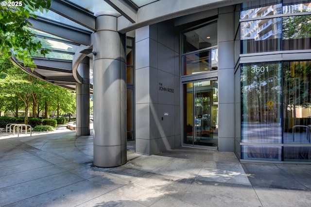 property entrance featuring elevator