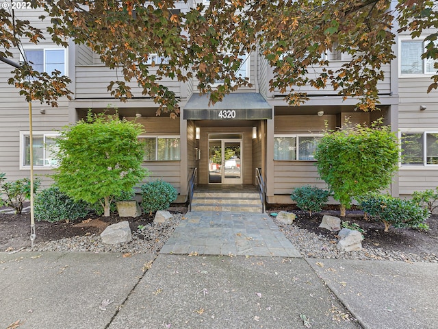 4320 S Corbett Ave Unit 206, Portland, OR 97239 - view of doorway to property