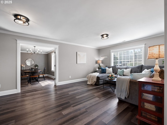 living room featuring an inviting chandelier, dark hardwood / wood-style flooring, and crown molding