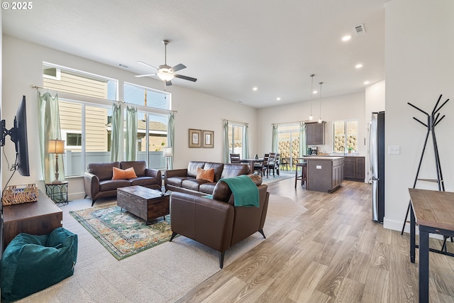 881 E Autumn Ave, Hermiston, OR 97838 - living area featuring light wood-style floors, a ceiling fan, and recessed lighting