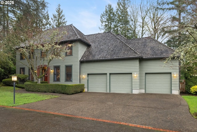 view of front of property featuring a garage