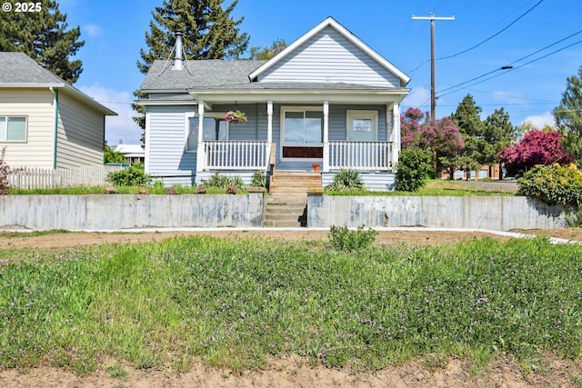 400 Mccoy St, Moro, OR 97039 - bungalow-style house with stairs, a shingled roof, covered porch, and a front yard