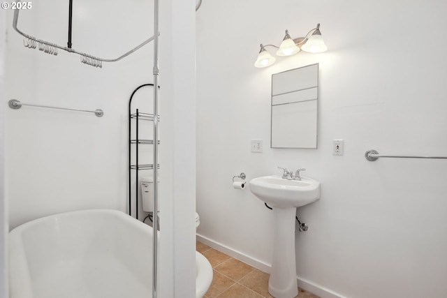 400 Mccoy St, Moro, OR 97039 - full bath featuring tile patterned flooring, toilet, baseboards, a soaking tub, and a sink