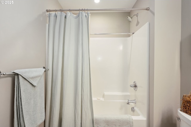 1250 29th St, Hood River, OR 97031 - full bathroom featuring shower / bath combo with shower curtain and toilet