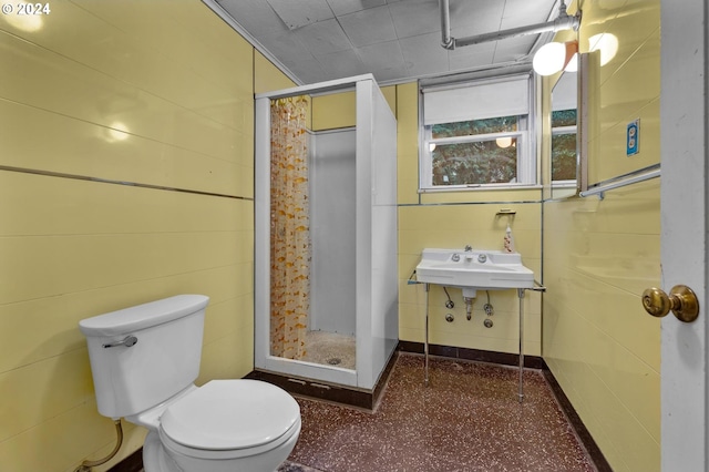 bathroom featuring a shower and toilet