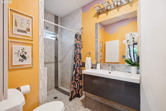 324 NE 108th Pl, Portland, OR 97220 - full bath featuring tiled shower, vanity, and backsplash