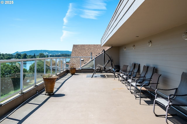1548 River Rd Unit 401, Longview, WA 98632 - patio / terrace featuring a mountain view