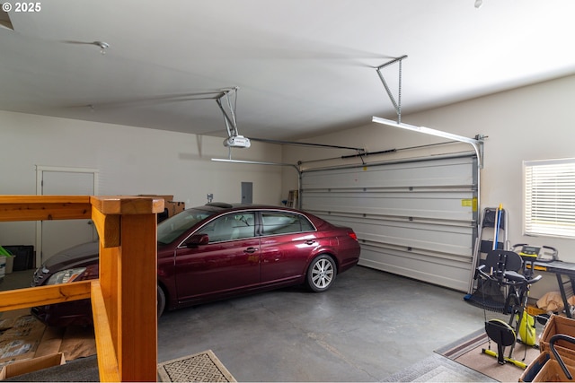 2260 NE 8th St, Hermiston, OR 97838 - garage with a garage door opener