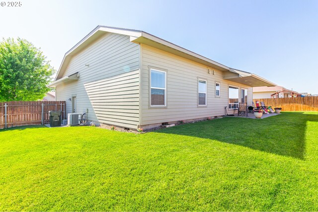 2260 NE 8th St, Hermiston, OR 97838 - rear view of property with a patio area and crawl space