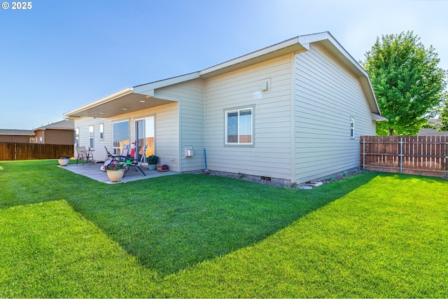 2260 NE 8th St, Hermiston, OR 97838 - back of house featuring a patio area, a fenced backyard, and crawl space