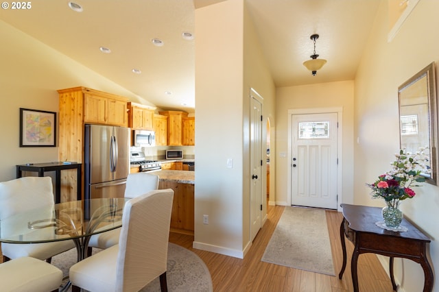 2260 NE 8th St, Hermiston, OR 97838 - kitchen featuring stainless steel appliances, light wood-style flooring, recessed lighting, and lofted ceiling