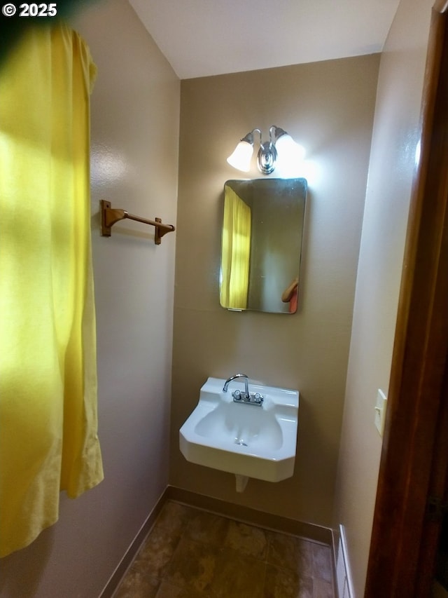 1218 SE 162nd Ave, Portland, OR 97233 - half bath featuring a sink and baseboards